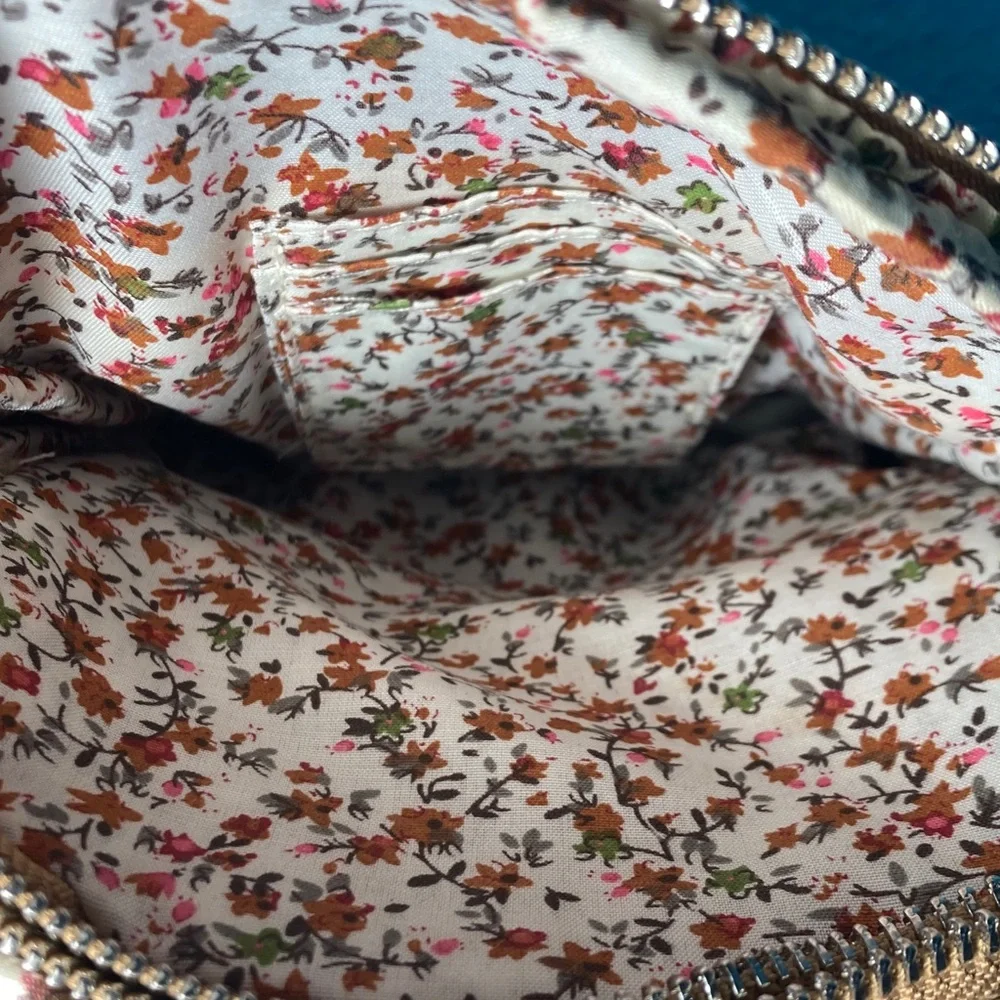 LIKE NEW Antik Craft Tan Woven Crossbody Bag + Floral Insides Adjustable Strap - Picture 4 of 6